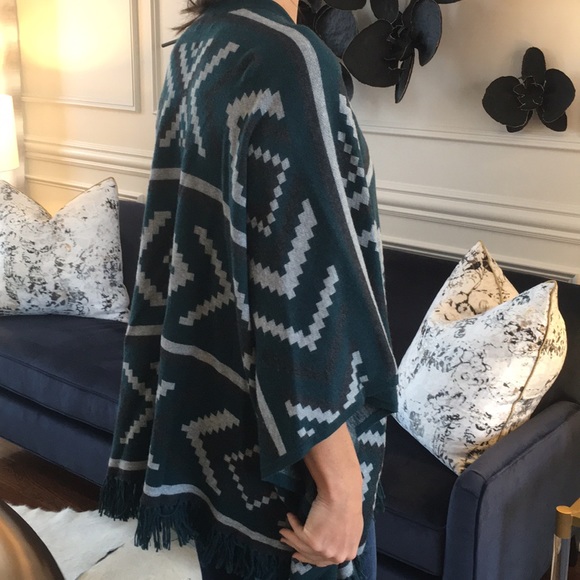 Left on Houston shawl/cardigan - Picture 2 of 4